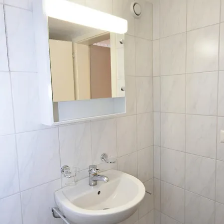 Practical At Trendy Location - Stork 22 *