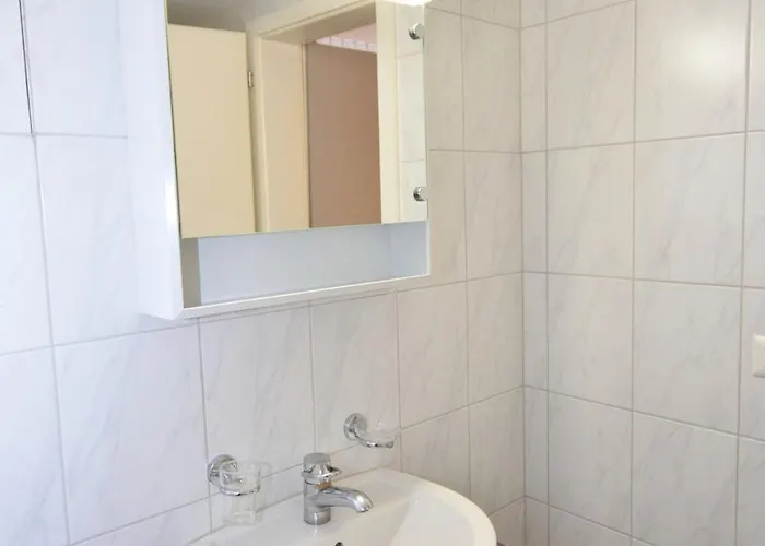 Practical At Trendy Location - Stork 22 *