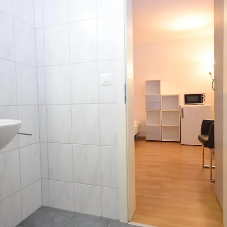 Practical At Trendy Location - Stork 22 *